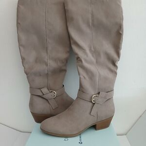 Elegant Women's Taupe Heeled Boots Size 8.5 New $35